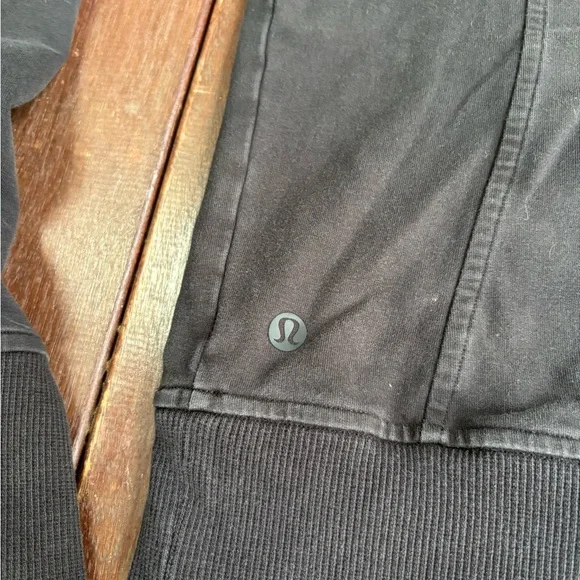 LULULEMON Sweatshirt Womens Size 4 Faded Black Scuba Crew Neck Kangaroo Terry - Picture 8 of 10